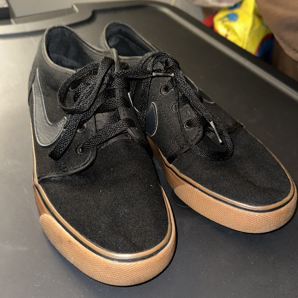 Nike youth shoes size 7
